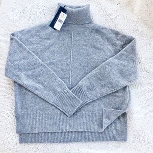 NWT grey Saks Fifth Avenue cashmere turtleneck sweater